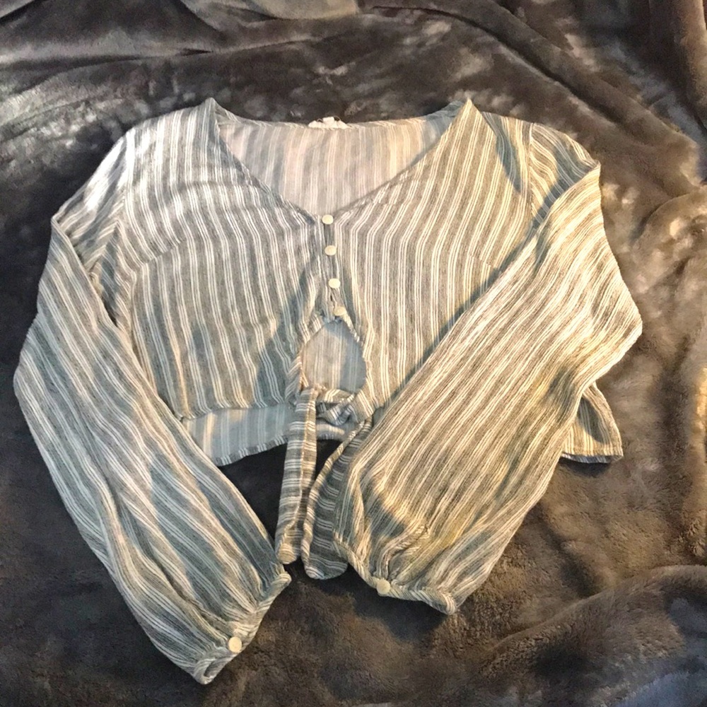 A nice gray and white top